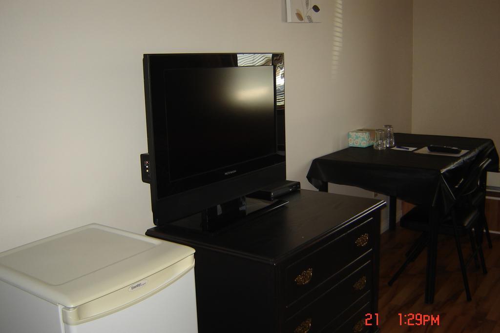Midway Motel Radisson Habitación foto